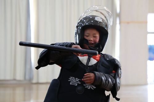 Chuyến tham quan Bắc Kinh của cậu bé tóc băng